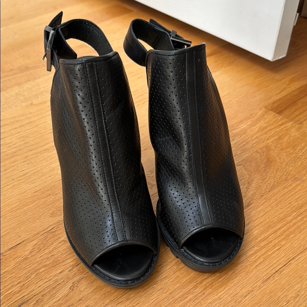 Kenneth Cole Black Textured Ankle Booties with Chunky Heel